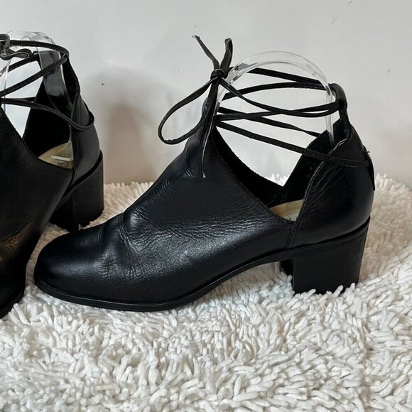 Steve Madden Vintage Chunky Heel Open Side Lace Ankle Closed Toe Bootie Black 8. - Picture 3 of 15